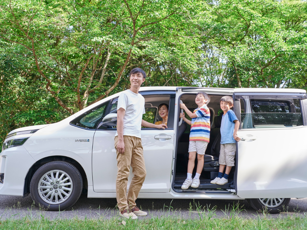 Why Choose an 8-Seater Minivan