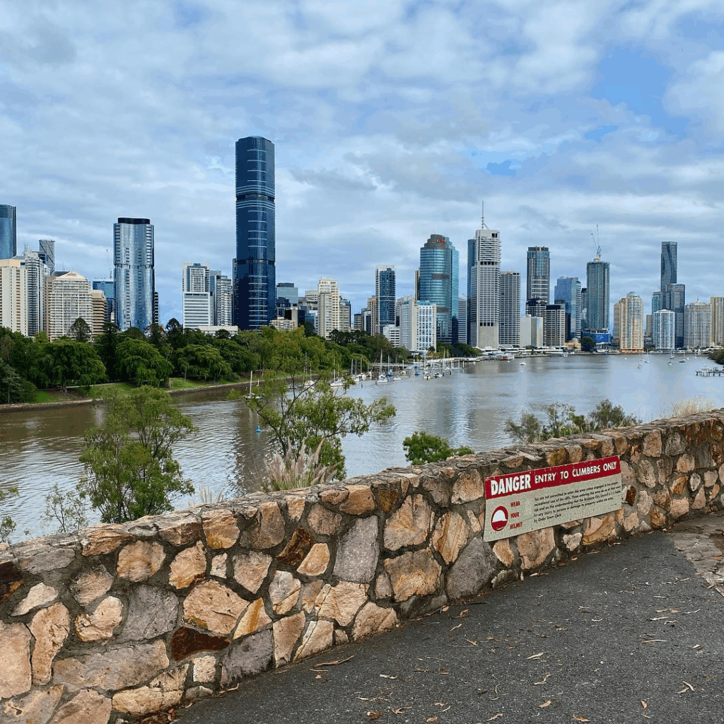 Kangaroo Point Cliffs — Adventure & Views